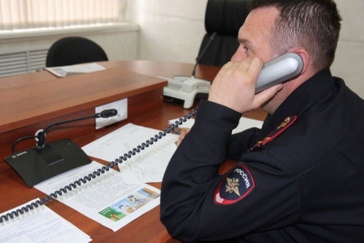 Звонок в полицию. Звонок в дежурную часть полиции. Прямая линия полиция. Звоню в полицию.