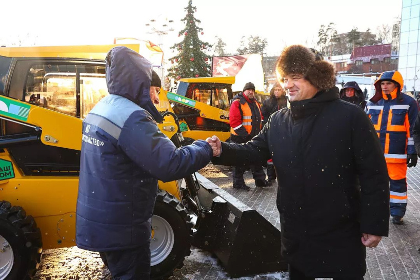 Королёвский автопарк спецтехники пополнился автобусом, трактором и мини-погрузчиком